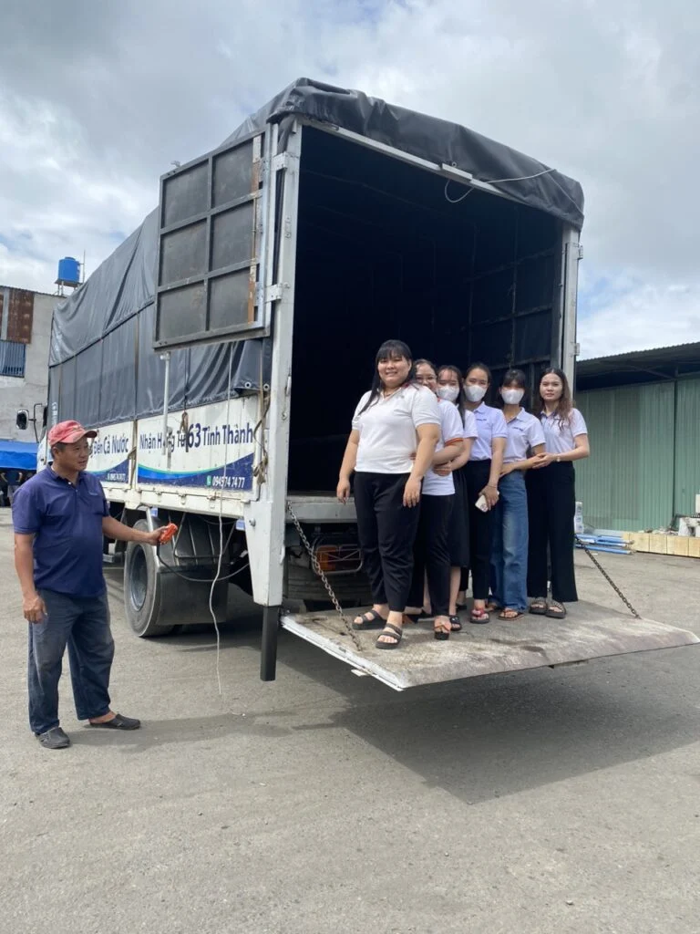 Hai số một và hai trên nền trắng.