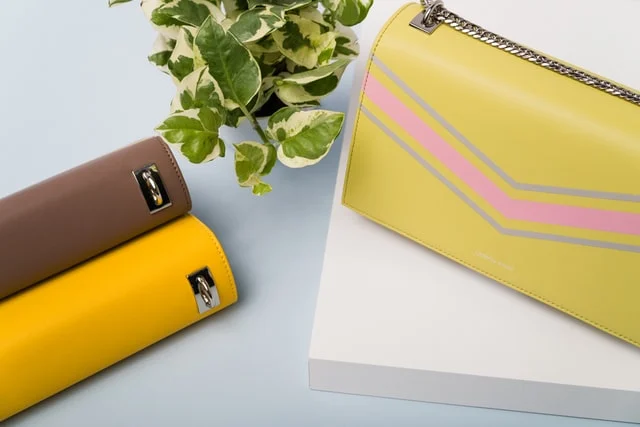 Tiêu đề sáng tạo trên nền màu sắc tươi sáng.