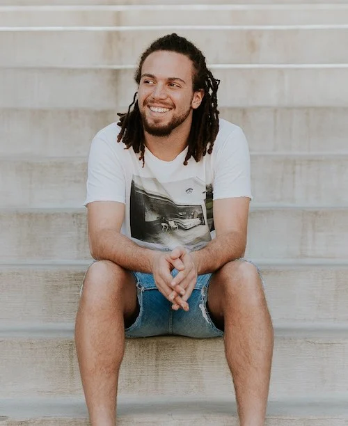 Đội ngũ Flatsome làm việc cùng nhau trong văn phòng.