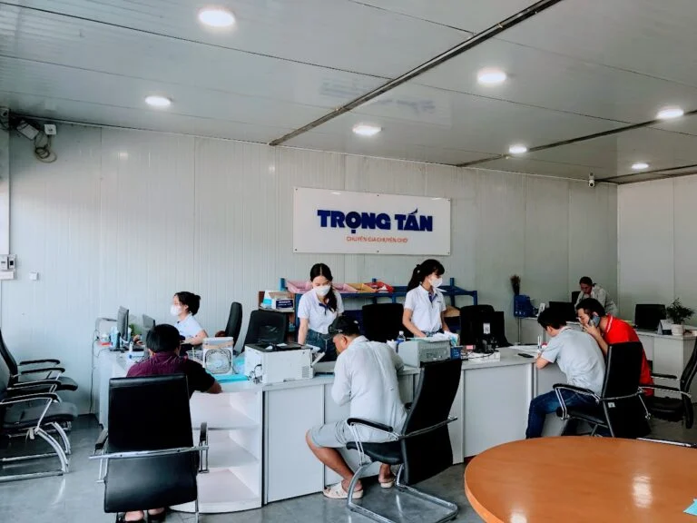 Cảnh đẹp thiên nhiên với ánh sáng mặt trời rực rỡ.