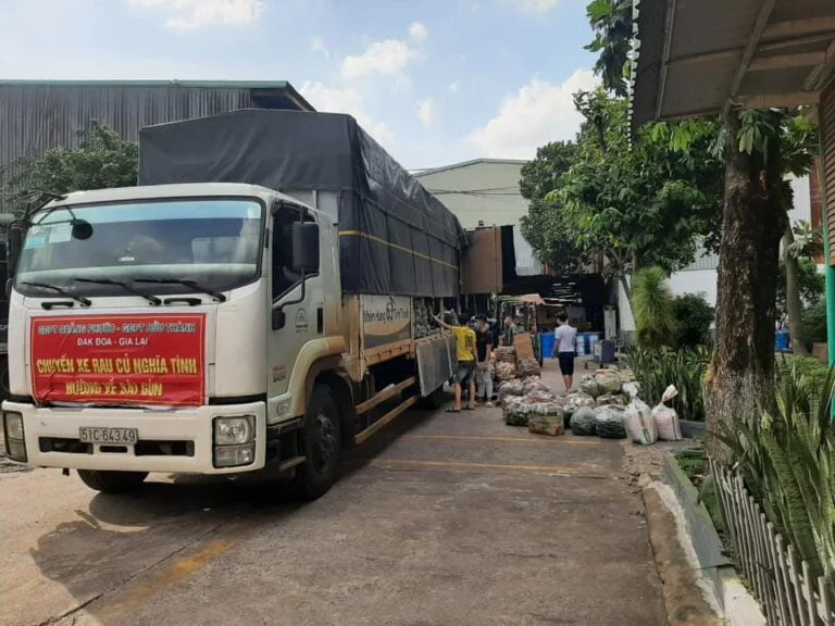 Doanh nghiệp hỗ trợ cộng đồng trong đại dịch Covid-19.